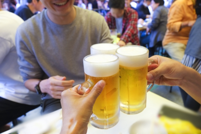 社員同士の飲み会風景